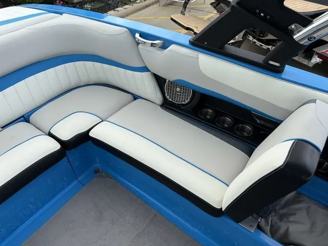 Slide: The Image of Malibu Wakesetter 24 MXZ 2014 - 9