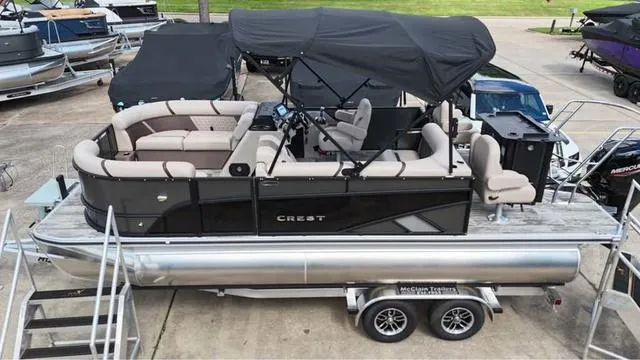 The Image of Crest Classic 200 SF Tritoon 2025 - 1