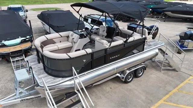 Slide: The Image of Crest Classic 200 SF Tritoon 2025 - 2