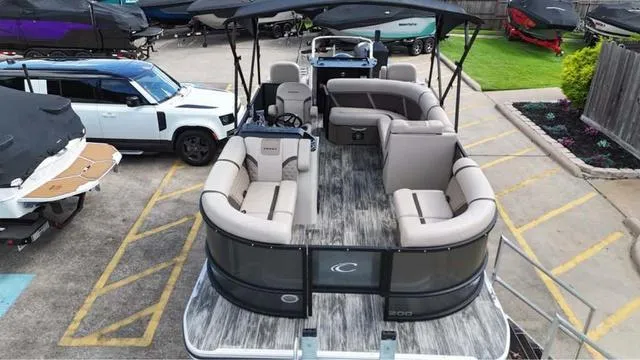 Slide: The Image of Crest Classic 200 SF Tritoon 2025 - 4