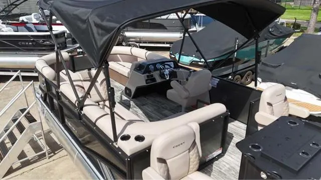 Slide: The Image of Crest Classic 200 SF Tritoon 2025 - 6