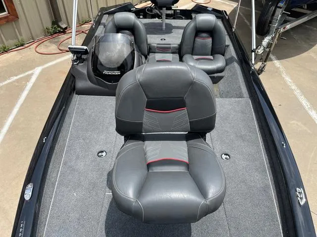 Slide: The Image of Tracker Pro 190TE 2024 - 11