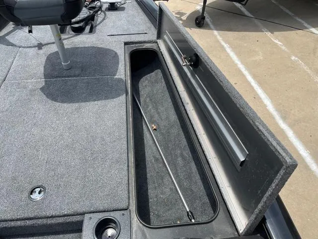 Slide: The Image of Tracker Pro 190TE 2024 - 14