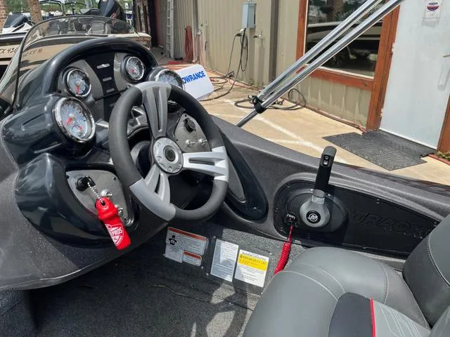 Slide: The Image of Tracker Pro 190TE 2024 - 18