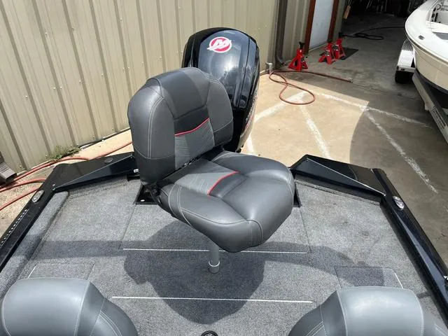 Slide: The Image of Tracker Pro 190TE 2024 - 23