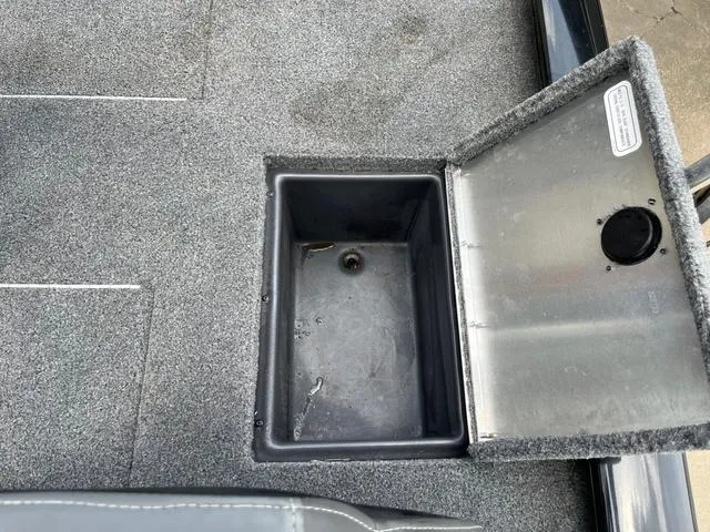 Slide: The Image of Tracker Pro 190TE 2024 - 26