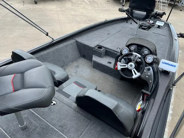 Slide: The Image of Tracker Pro 190TE 2024 - 30