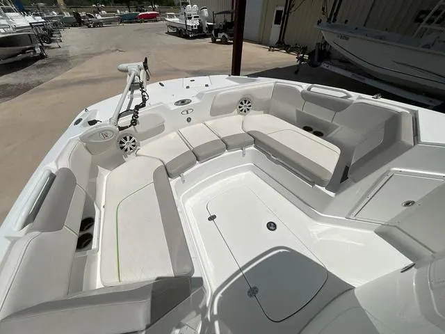 Slide: The Image of Tracker 2150 CC 2020 - 11