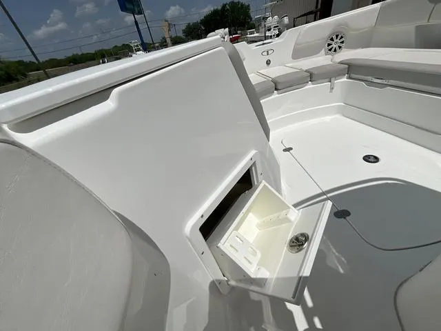 Slide: The Image of Tracker 2150 CC 2020 - 15