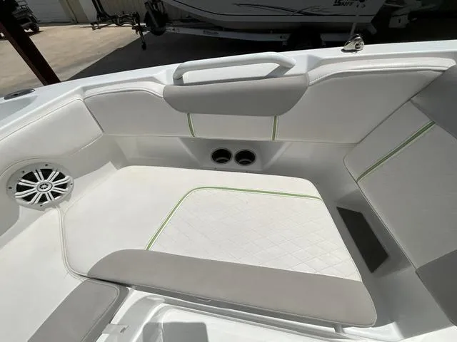 Slide: The Image of Tracker 2150 CC 2020 - 16