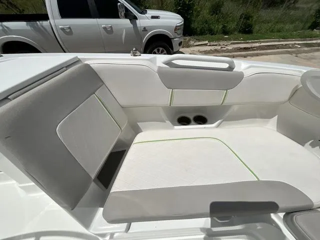 Slide: The Image of Tracker 2150 CC 2020 - 17