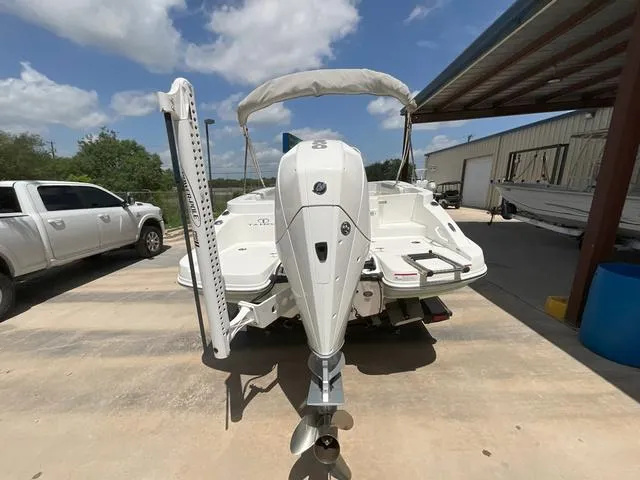 Slide: The Image of Tracker 2150 CC 2020 - 3