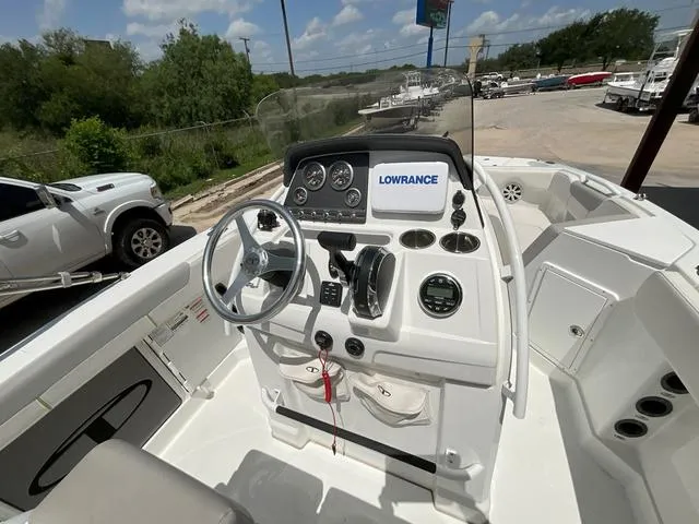 Slide: The Image of Tracker 2150 CC 2020 - 7