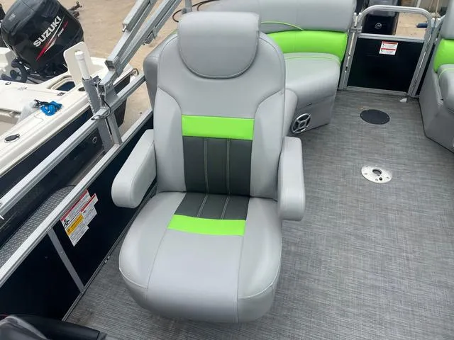 Slide: The Image of Lowe SS210WT 2021 - 10