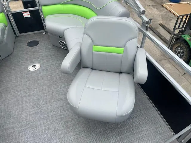 Slide: The Image of Lowe SS210WT 2021 - 11