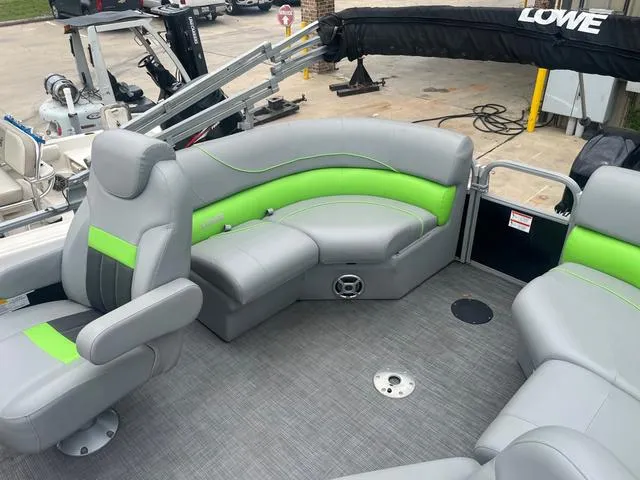 Slide: The Image of Lowe SS210WT 2021 - 12