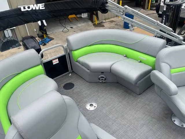 Slide: The Image of Lowe SS210WT 2021 - 13