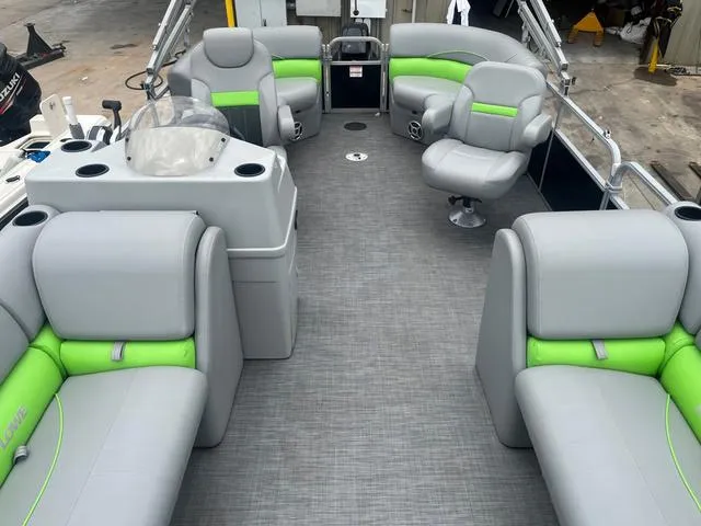 Slide: The Image of Lowe SS210WT 2021 - 16