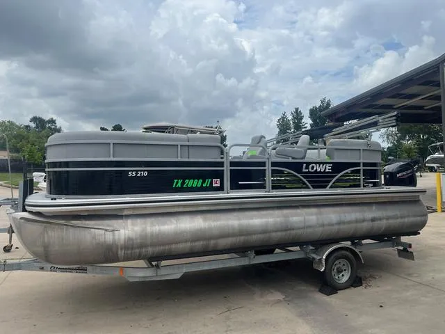 Slide: The Image of Lowe SS210WT 2021 - 3