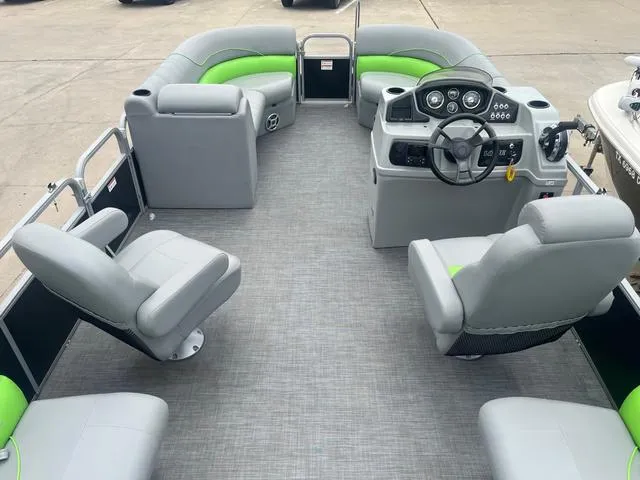 Slide: The Image of Lowe SS210WT 2021 - 7