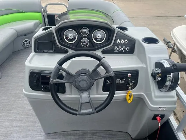 Slide: The Image of Lowe SS210WT 2021 - 8