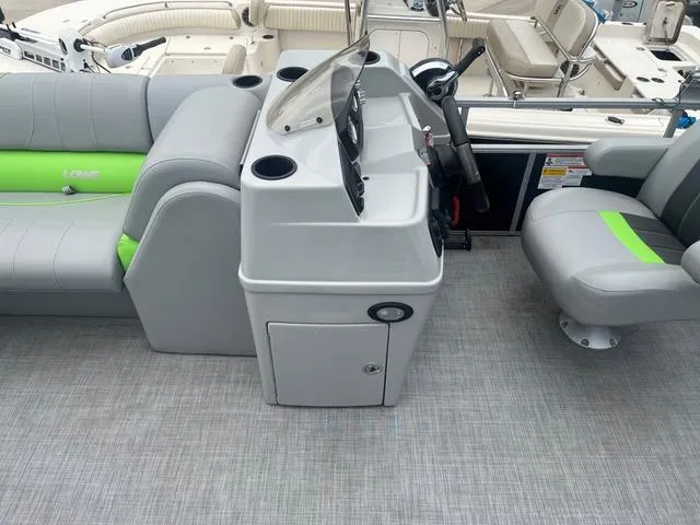 Slide: The Image of Lowe SS210WT 2021 - 9