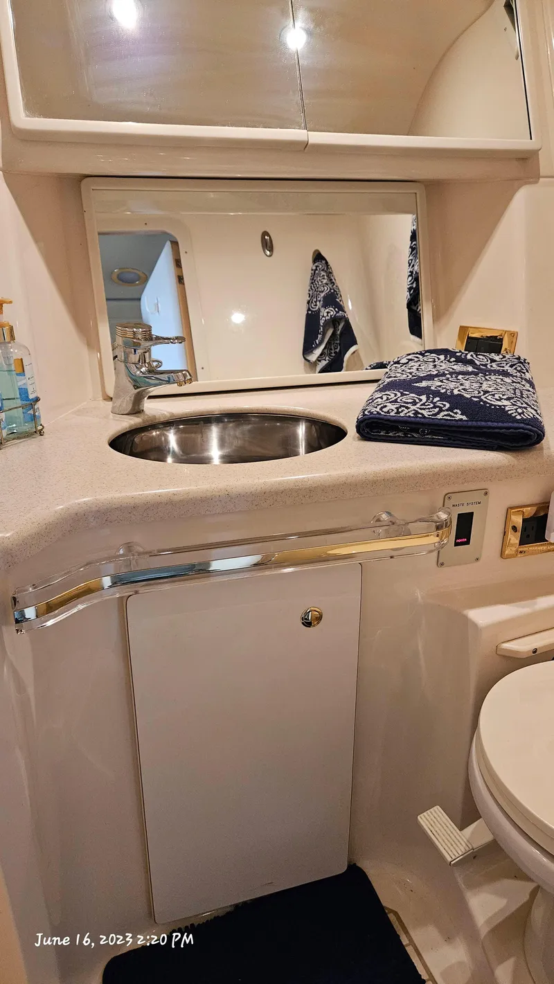 Slide: The Image of Sea Ray 540 Sundancer 1999 - 25