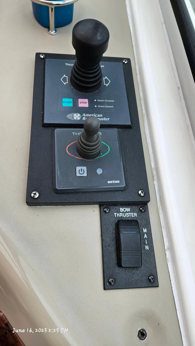 Slide: The Image of Sea Ray 540 Sundancer 1999 - 36