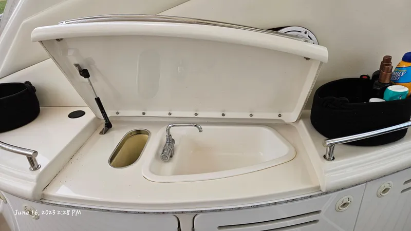 Slide: The Image of Sea Ray 540 Sundancer 1999 - 49