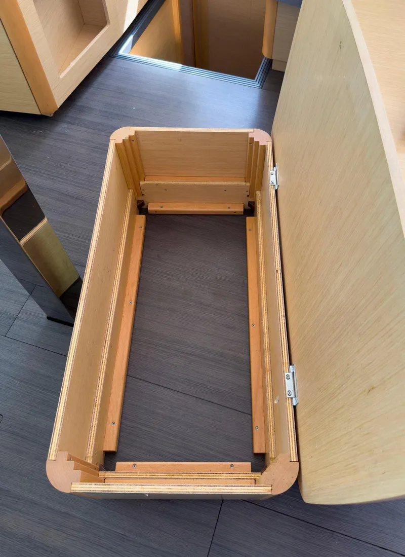 Slide: The Image of Victron Energy SmartSolar MPPT 100/30 charge controller mounted on a wooden panel. - 43