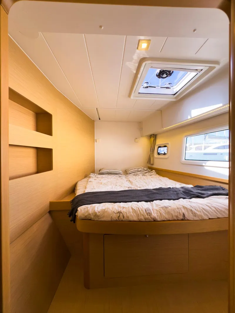 Slide: The Image of Lagoon 42 2017 - 90