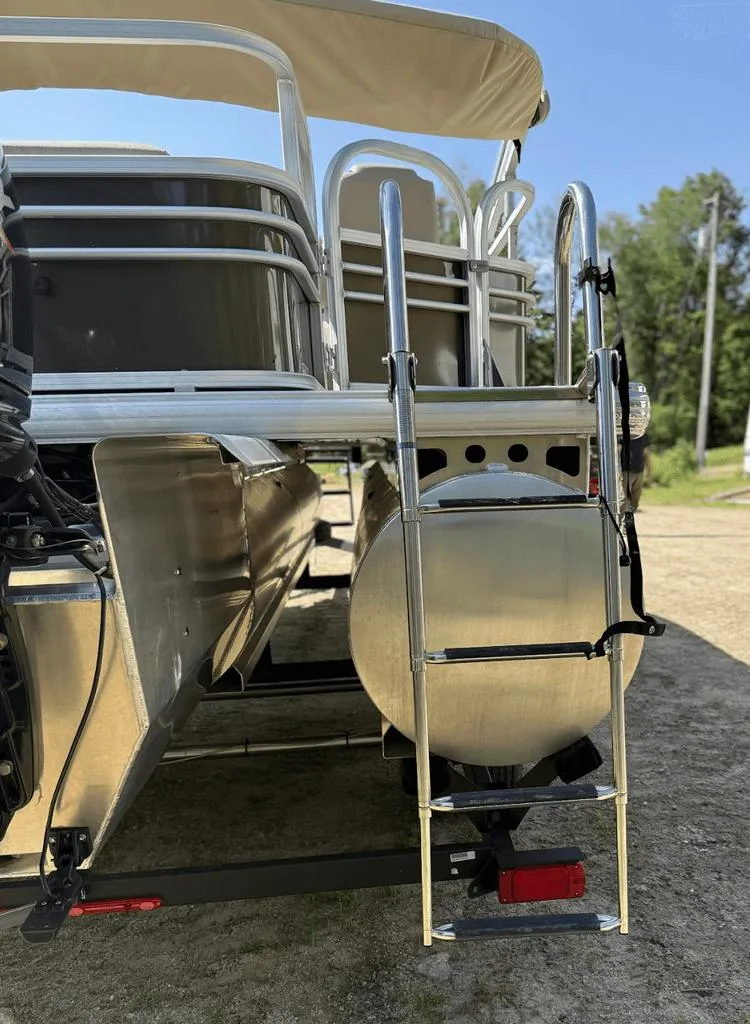 Slide: The Image of Sun Tracker Fishin Barge 2023 - 14