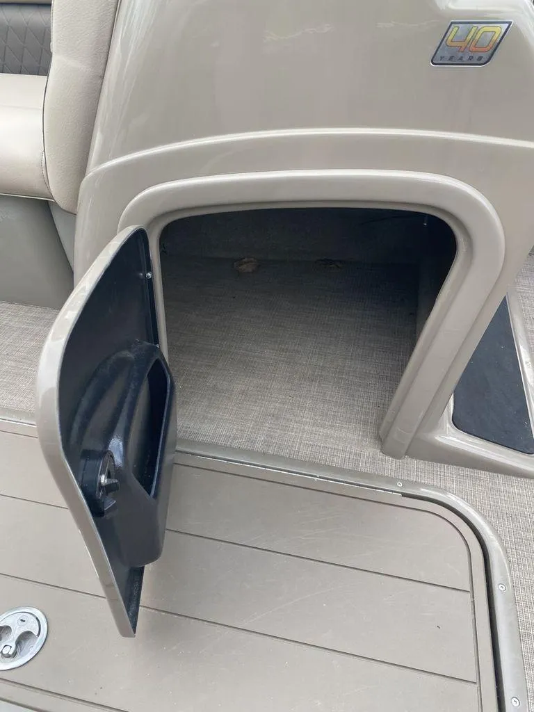 Slide: The Image of Sun Tracker Fishin Barge 2023 - 20