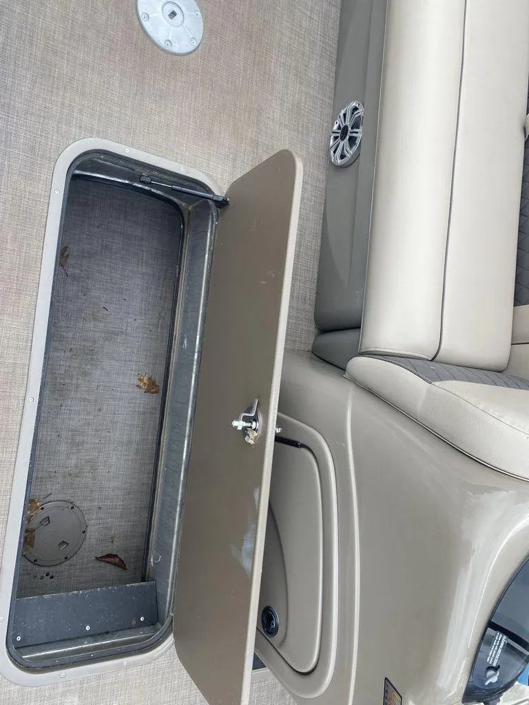 Slide: The Image of Sun Tracker Fishin Barge 2023 - 21