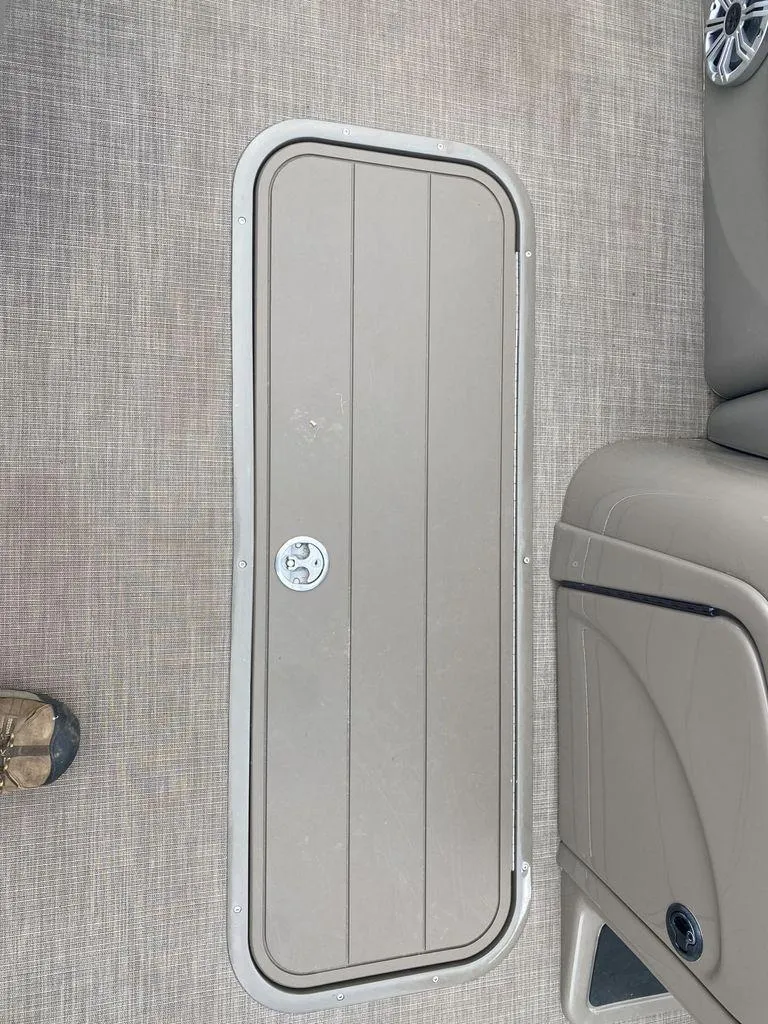 Slide: The Image of Sun Tracker Fishin Barge 2023 - 22