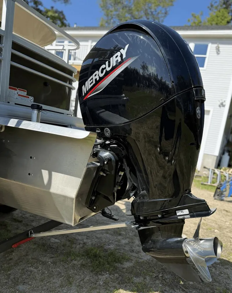 Slide: The Image of Sun Tracker Fishin Barge 2023 - 28