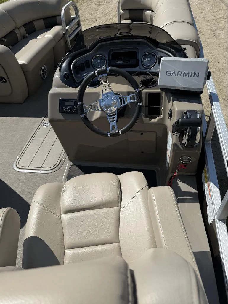 Slide: The Image of Sun Tracker Fishin Barge 2023 - 4