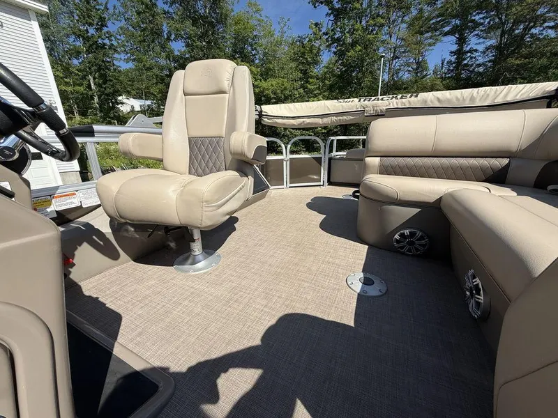 Slide: The Image of Sun Tracker Fishin Barge 2023 - 7