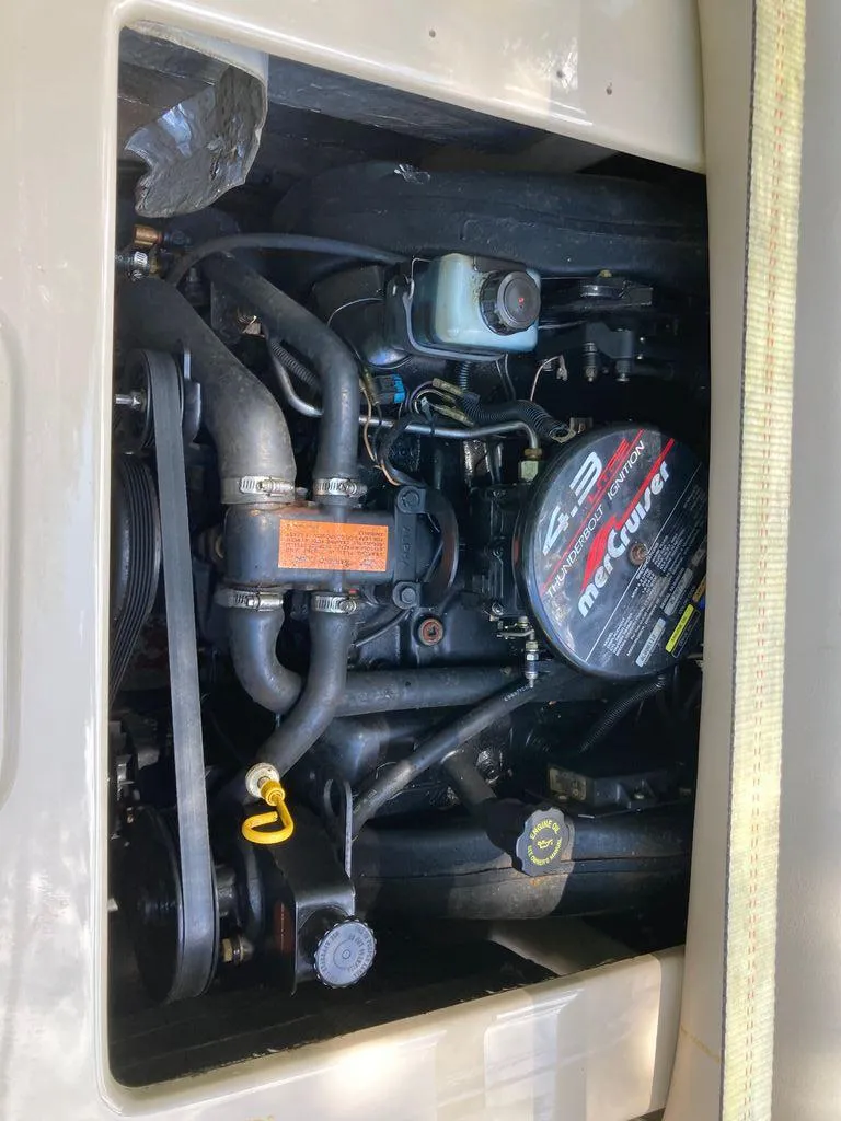 Slide: The Image of Crownline Boats 202 BR 1999 - 8