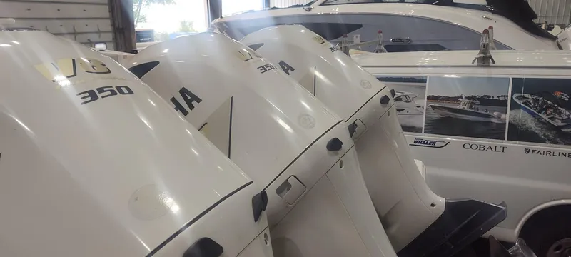 Slide: The Image of 2020 Pursuit S 368 Sport with Yamaha V8 350 engines in a showroom. - 31