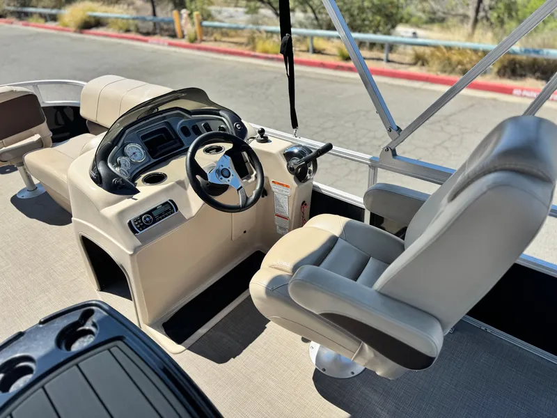 Slide: The Image of 2019 Sun Tracker Fishin' Barge 20 DLX boat interior with steering console and seating. - 18