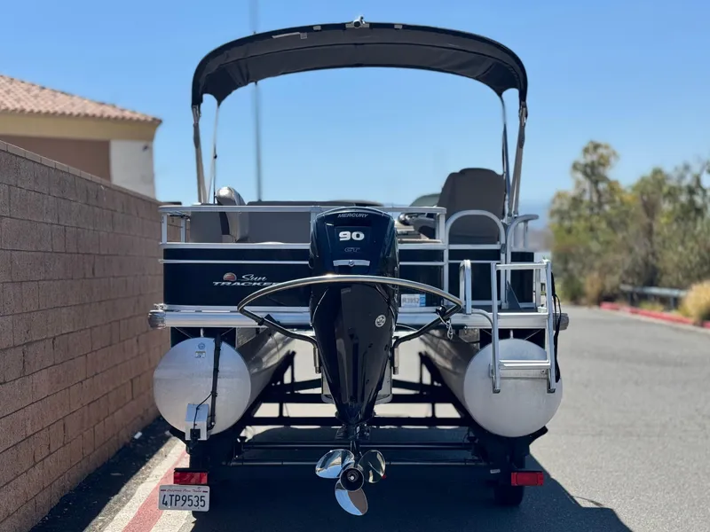 Slide: The Image of 2019 Sun Tracker Fishin' Barge 20 DLX pontoon boat with Mercury 90 engine on trailer. - 4