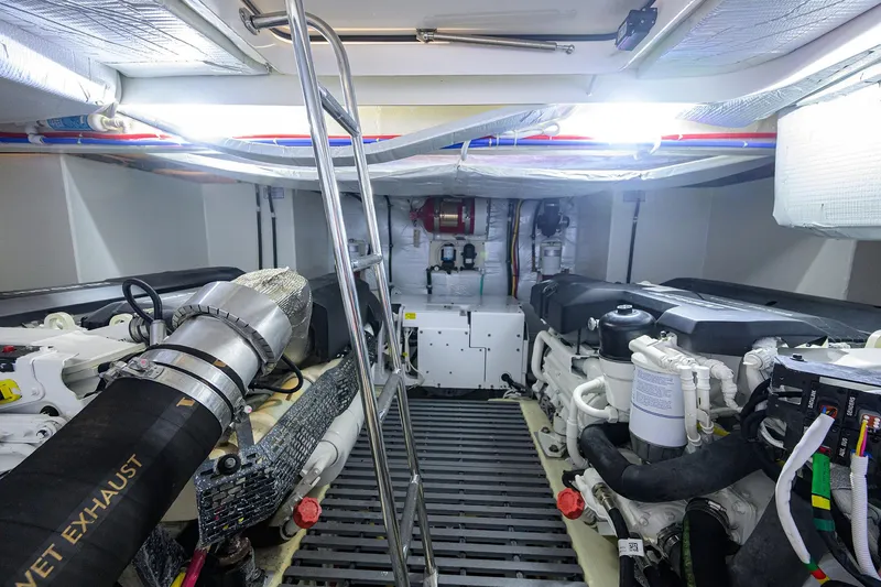 Slide: The Image of Tiara 49 DEBBIE'S DIAMOND - Engine Room - 32