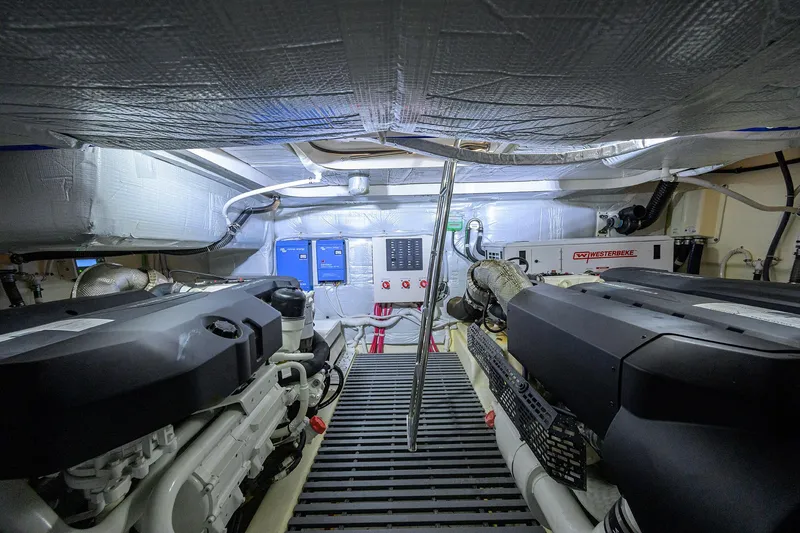 Slide: The Image of Tiara 49 DEBBIE'S DIAMOND - Engine Room - 33