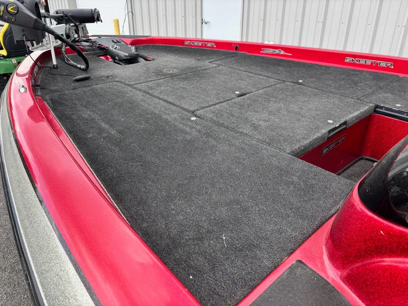 Slide: The Image of 2007 Skeeter ZX 200 boat with red exterior and spacious deck. - 2