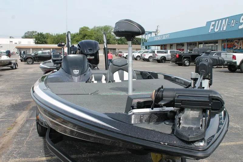 Slide: The Image of 2018 Skeeter ZX250 bass boat parked outside a tackle shop. - 3
