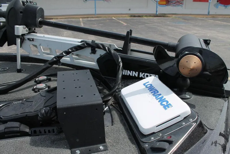 Slide: The Image of 2018 Skeeter ZX250 boat with Minn Kota trolling motor and Lowrance electronics. - 9