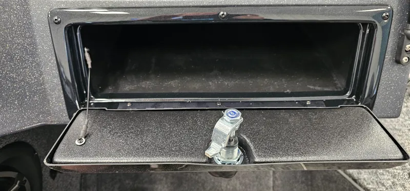 Slide: The Image of Tracker Targa V-19 2026 - 10