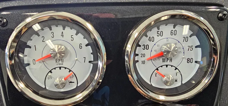 Slide: The Image of Tracker Targa V-19 2026 - 15