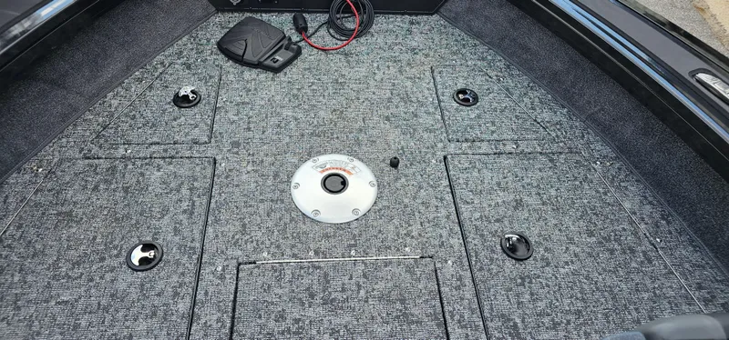 Slide: The Image of Tracker Targa V-19 2026 - 3